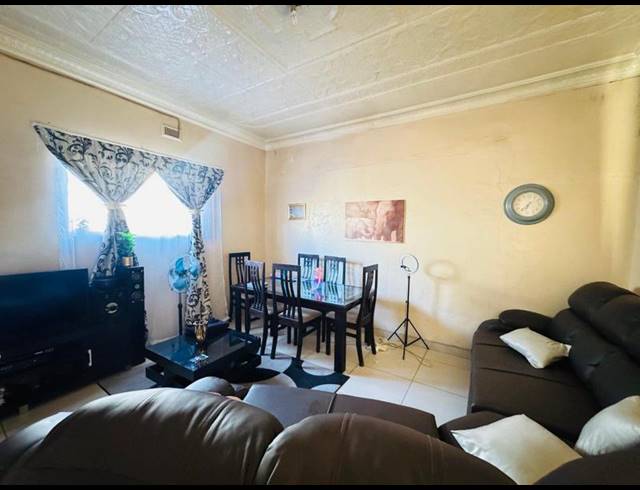 3 BEDROOM HOUSE FOR SALE IN REGENTS PARK